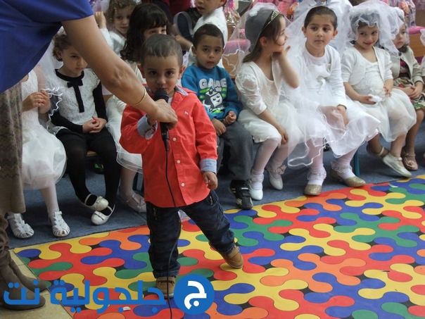 أطفال روضة الحنان يحتفلون بمناسبة عيد الام 